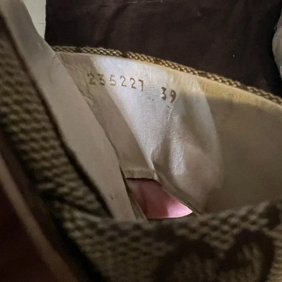 Gucci Women's Brown and Gold Slide Sandals